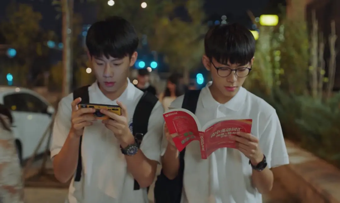 学生禁玩手机,催生地下市场