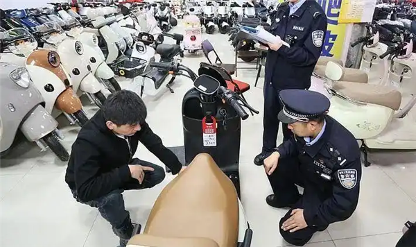 限速 25km/h+涨价千元!新国标电驴是保护 还是添堵?